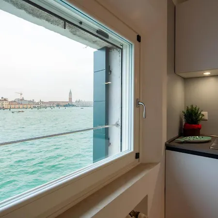 Iconic - View In Appartement Venise
