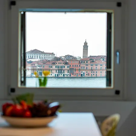 Iconic - View In Appartement *