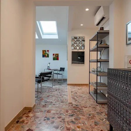 Iconic - View In Appartement Venise