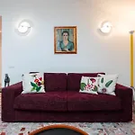 Apartment Iconic - View In